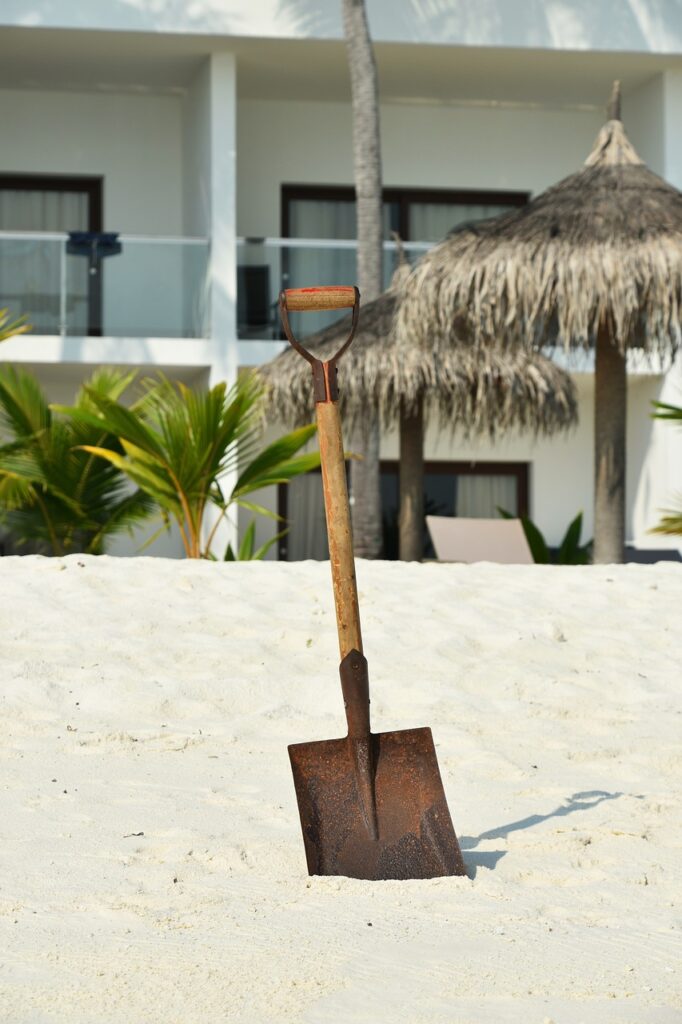 spade, sand, beach-6134250.jpg